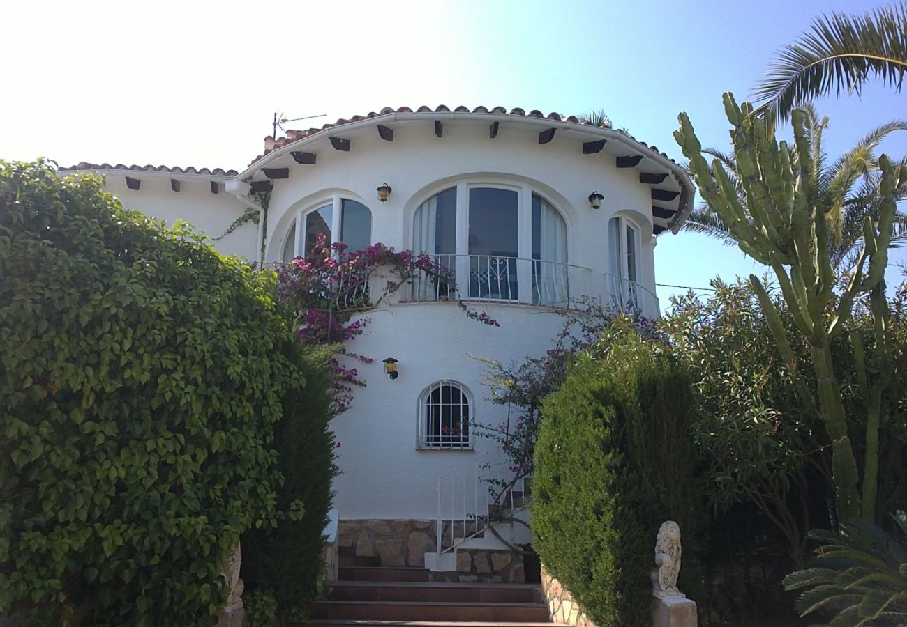 Villa in Calpe / Calp - AT060 VILLA ORTENBACH - Villa with private pool and sea views