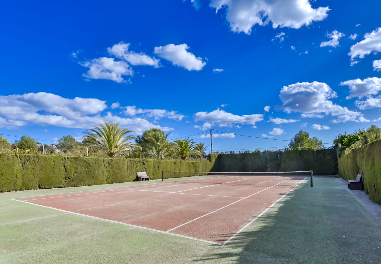 Maison mitoyenne à Calpe / Calp - Rafol - Maison de ville avec vue sur le rocher, piscine commune et court de tennis.