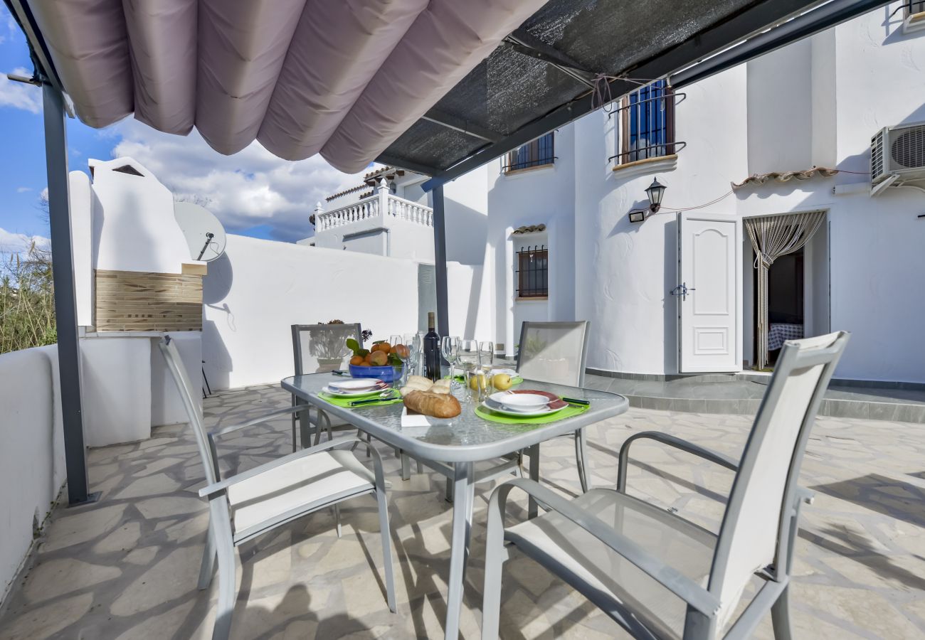 Maison mitoyenne à Calpe / Calp - Rafol - Maison de ville avec vue sur le rocher, piscine commune et court de tennis.