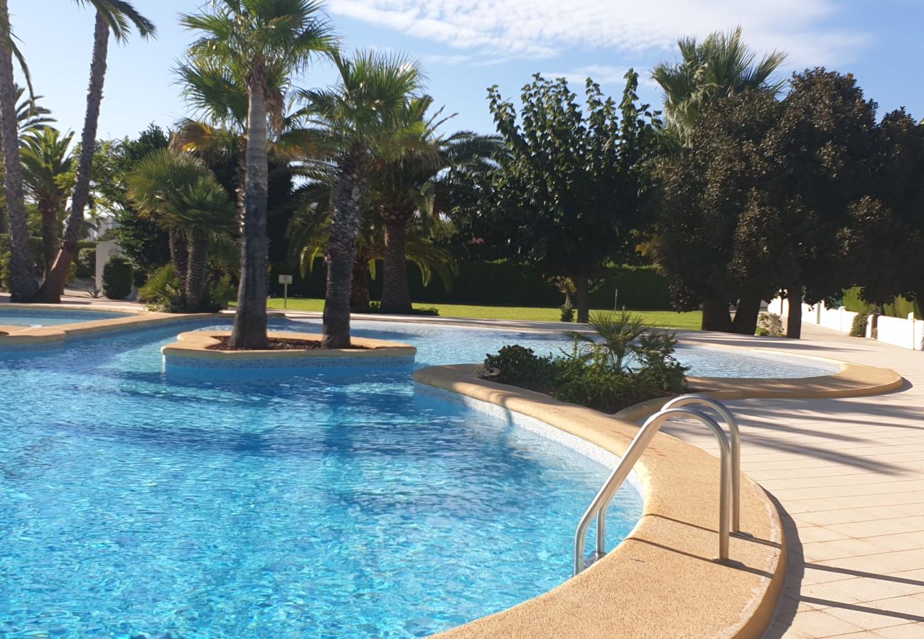 Maison mitoyenne à Calpe / Calp - Rafol - Maison de ville avec vue sur le rocher, piscine commune et court de tennis.